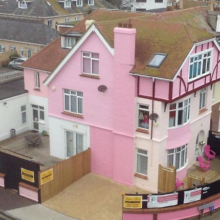 Pink House ,Opposite Beach ,Sleeps 6 , 2 Bedroom Ground Floor Self Contained Garden Flat , Private Entrance , Kitchen , Guaranteed Parking ,Wifi , Movies ,Bathroom ,Fridge , Microwave ,Bedroom 1, Double Bed & 2 Single Beds ,Bedroom 2 , Double Bed Paignton Exterior photo