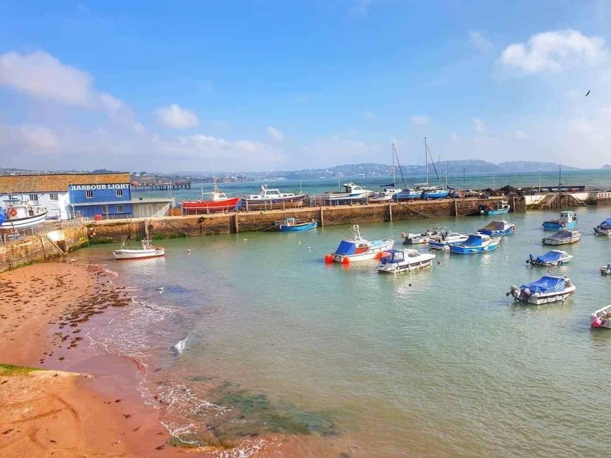 Pink House ,Opposite Beach ,Sleeps 6 , 2 Bedroom Ground Floor Self Contained Garden Flat , Private Entrance , Kitchen , Guaranteed Parking ,Wifi , Movies ,Bathroom ,Fridge , Microwave ,Bedroom 1, Double Bed & 2 Single Beds ,Bedroom 2 , Double Bed Paignton Exterior photo