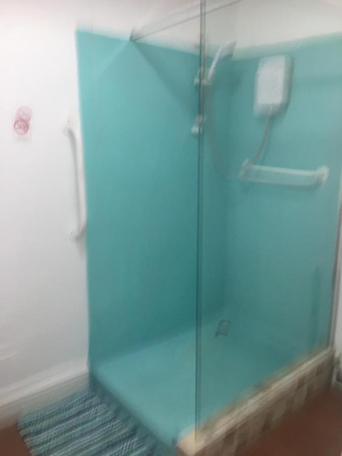 Pink House ,Opposite Beach ,Sleeps 6 , 2 Bedroom Ground Floor Self Contained Garden Flat , Private Entrance , Kitchen , Guaranteed Parking ,Wifi , Movies ,Bathroom ,Fridge , Microwave ,Bedroom 1, Double Bed & 2 Single Beds ,Bedroom 2 , Double Bed Paignton Exterior photo